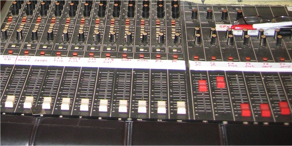 console1.jpg (203205 bytes)